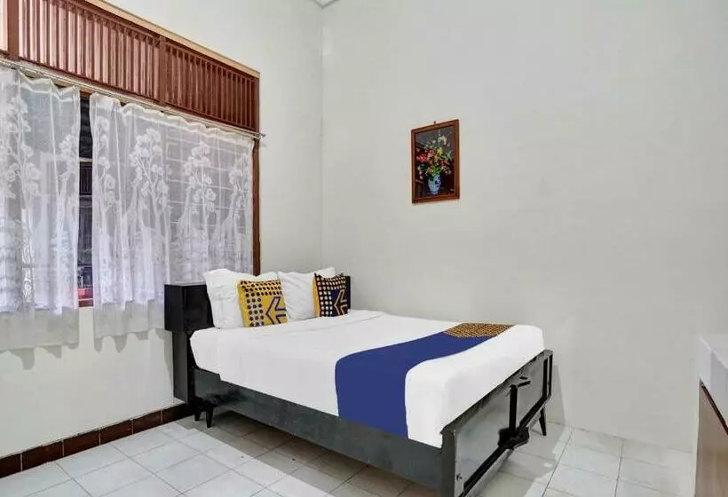ホテル Spot On 90539 Taman Borobudur Guest House Syariah