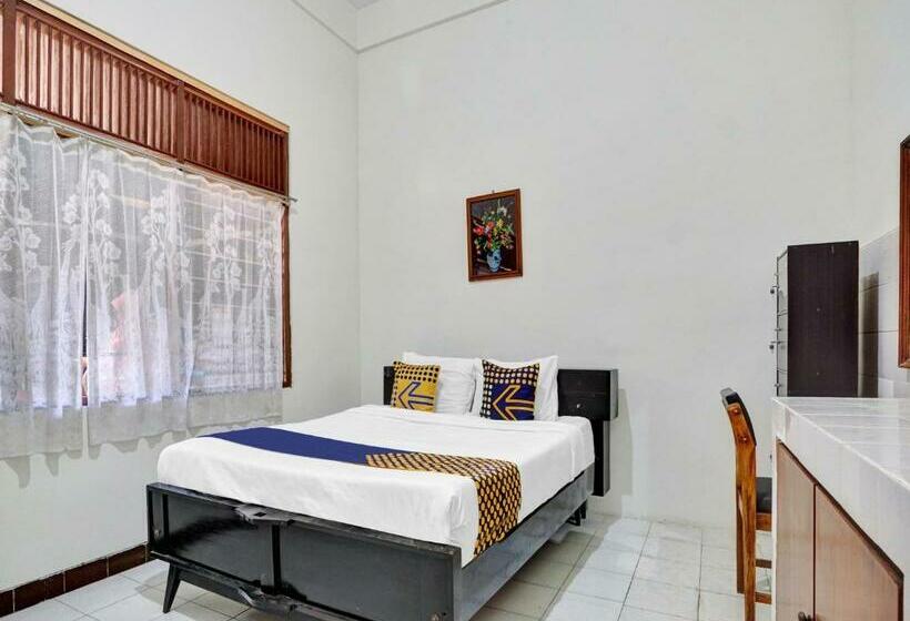 בית מלון כפרי Spot On 90539 Taman Borobudur Guest House Syariah