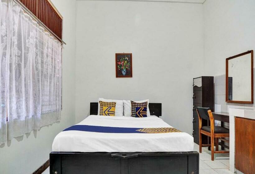 בית מלון כפרי Spot On 90539 Taman Borobudur Guest House Syariah