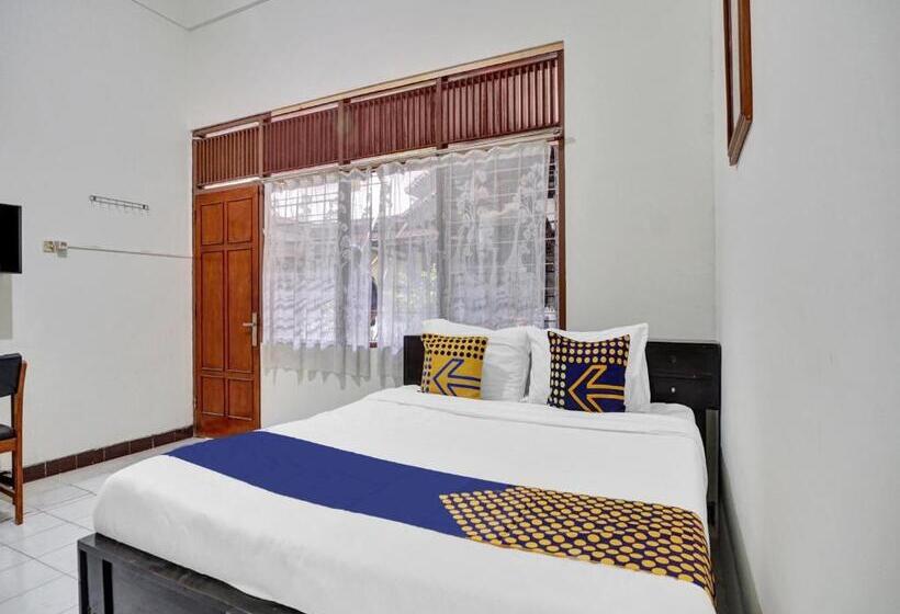 בית מלון כפרי Spot On 90539 Taman Borobudur Guest House Syariah