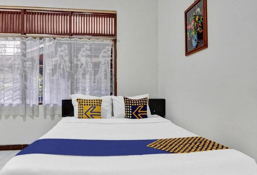 בית מלון כפרי Spot On 90539 Taman Borobudur Guest House Syariah