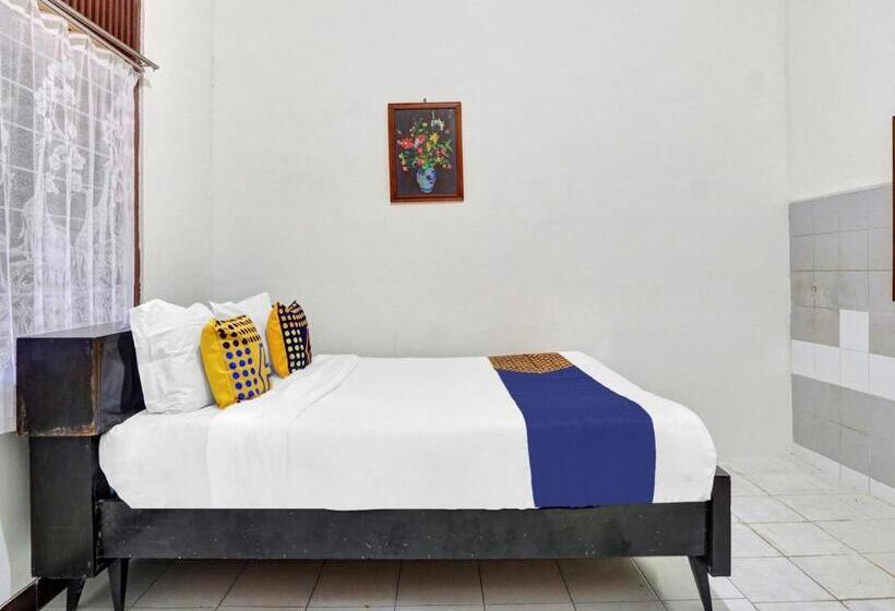 בית מלון כפרי Spot On 90539 Taman Borobudur Guest House Syariah