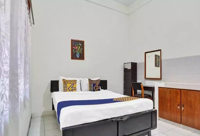 ホテル Spot On 90539 Taman Borobudur Guest House Syariah