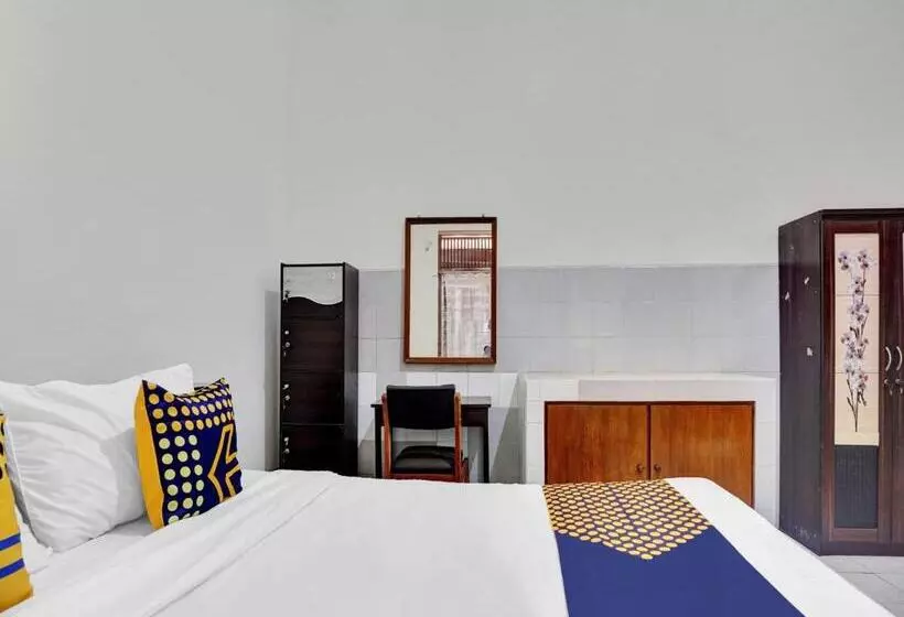 ホテル Spot On 90539 Taman Borobudur Guest House Syariah