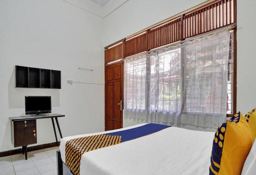 בית מלון כפרי Spot On 90539 Taman Borobudur Guest House Syariah