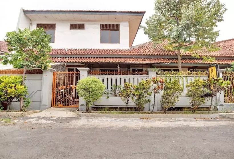 ホテル Spot On 90539 Taman Borobudur Guest House Syariah