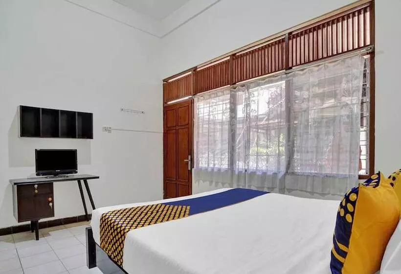 ホテル Spot On 90539 Taman Borobudur Guest House Syariah