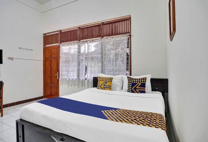 בית מלון כפרי Spot On 90539 Taman Borobudur Guest House Syariah