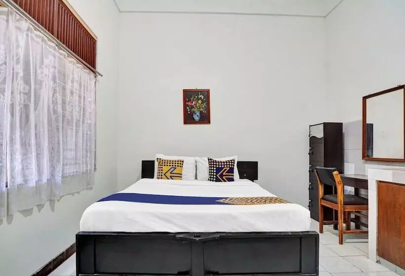 ホテル Spot On 90539 Taman Borobudur Guest House Syariah