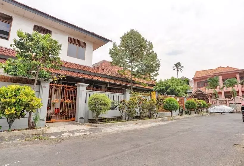 ホテル Spot On 90539 Taman Borobudur Guest House Syariah