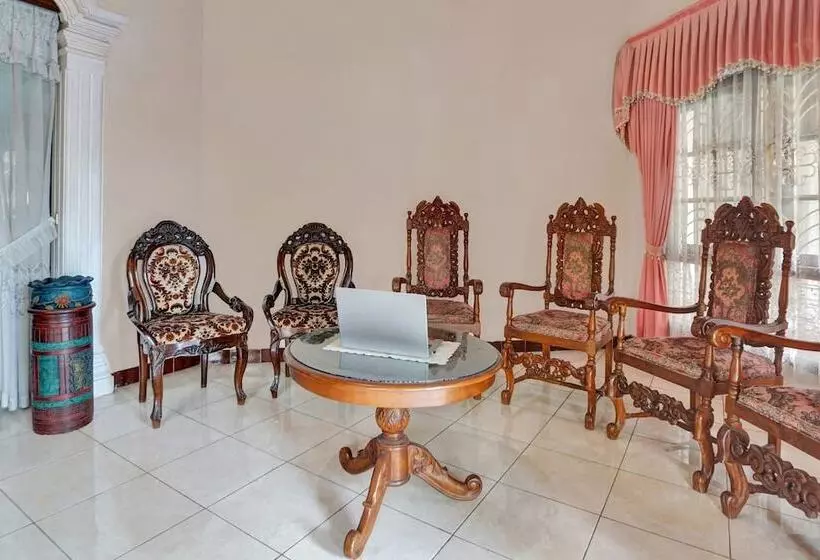 ホテル Spot On 90539 Taman Borobudur Guest House Syariah
