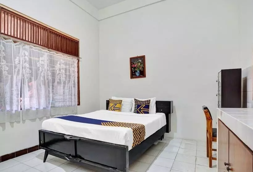 ホテル Spot On 90539 Taman Borobudur Guest House Syariah