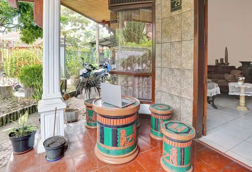 ホテル Spot On 90539 Taman Borobudur Guest House Syariah