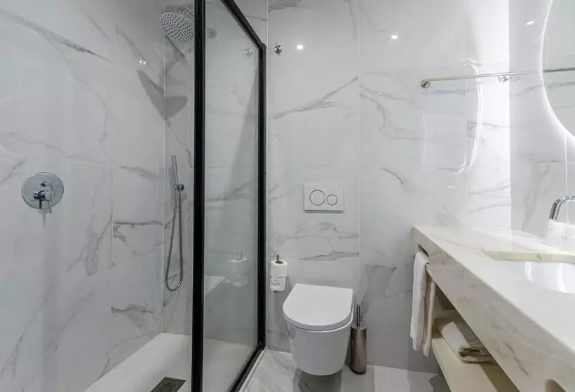 ホテル Omid Saldanha