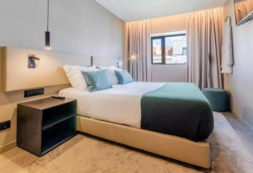 ホテル Omid Saldanha