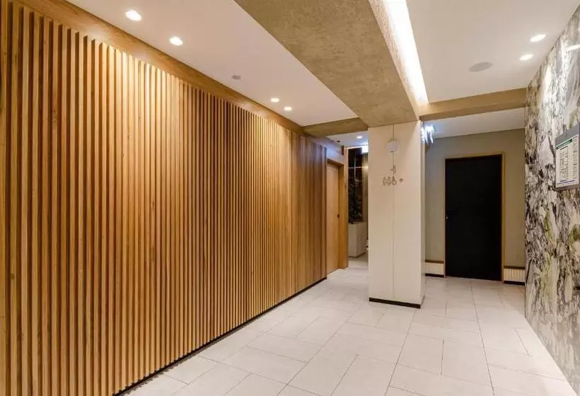 ホテル Omid Saldanha