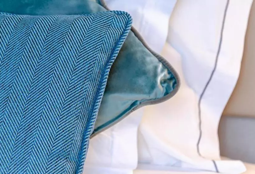 ホテル Omid Saldanha