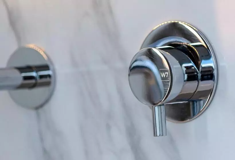 ホテル Omid Saldanha