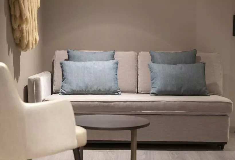 ホテル Omid Saldanha