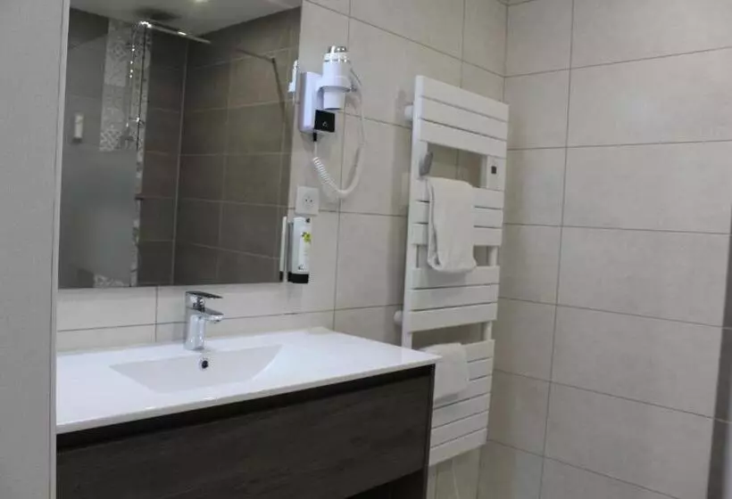 Hotelli Logis Hôtel Auberge De L Allagnonette