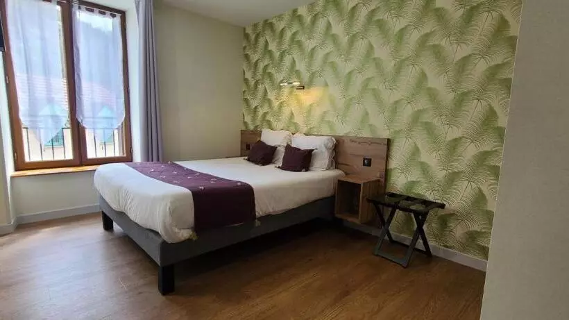 Hotelli Logis Hôtel Auberge De L Allagnonette