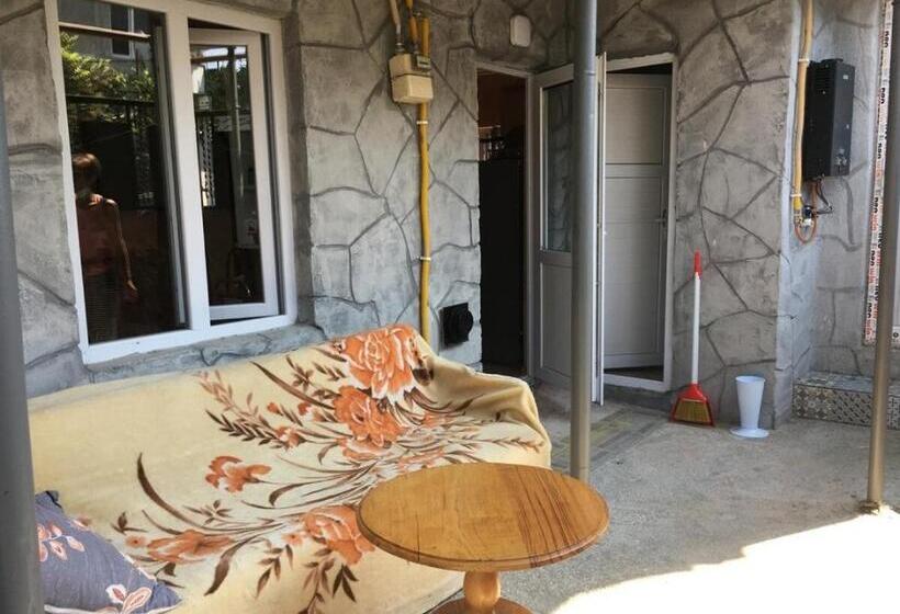 پانسیون Batumi House