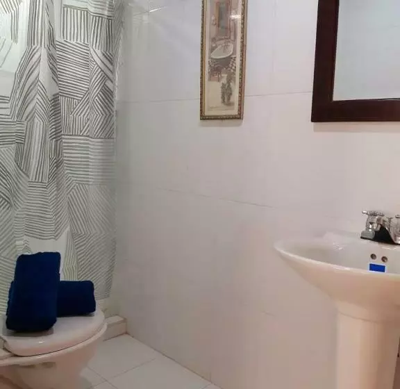ペンション Joebi S House Walking Distance To Rocky Cay Beach Ideal For Families Or Groups
