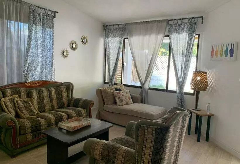 ペンション Joebi S House Walking Distance To Rocky Cay Beach Ideal For Families Or Groups
