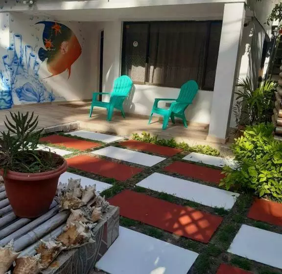 ペンション Joebi S House Walking Distance To Rocky Cay Beach Ideal For Families Or Groups