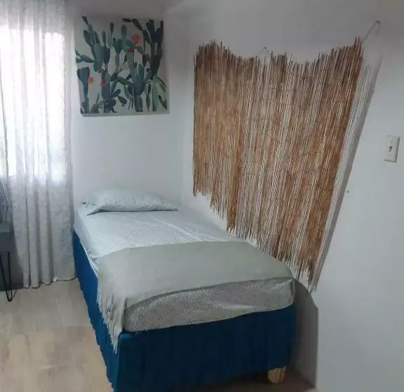 ペンション Joebi S House Walking Distance To Rocky Cay Beach Ideal For Families Or Groups