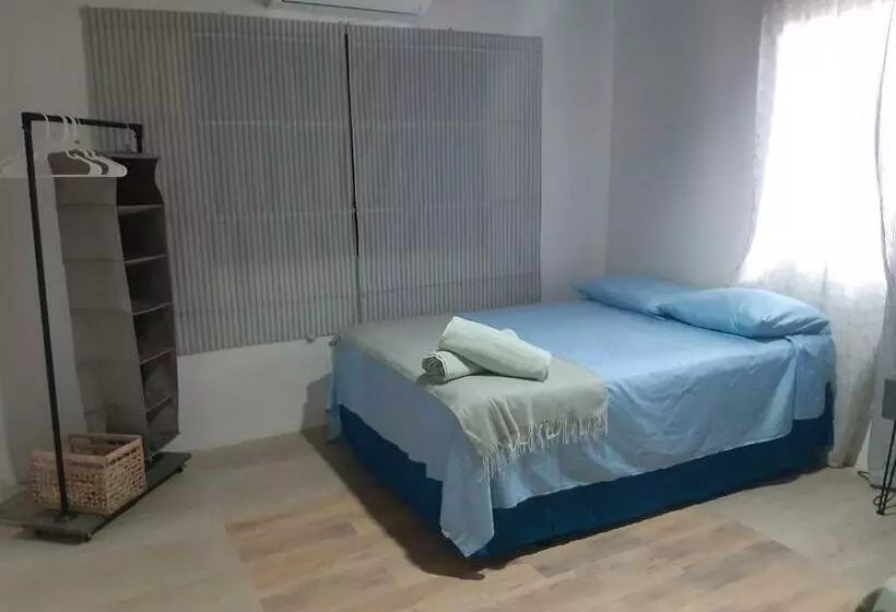 ペンション Joebi S House Walking Distance To Rocky Cay Beach Ideal For Families Or Groups