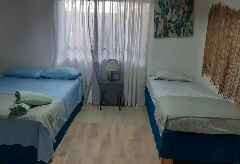 ペンション Joebi S House Walking Distance To Rocky Cay Beach Ideal For Families Or Groups