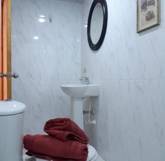 پانسیون Joebi S House Walking Distance To Rocky Cay Beach Ideal For Families Or Groups