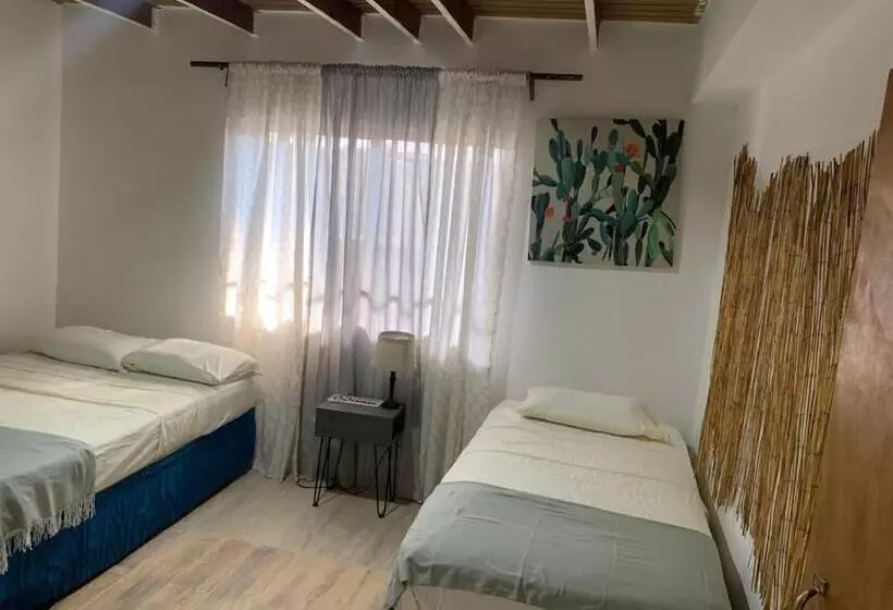 ペンション Joebi S House Walking Distance To Rocky Cay Beach Ideal For Families Or Groups