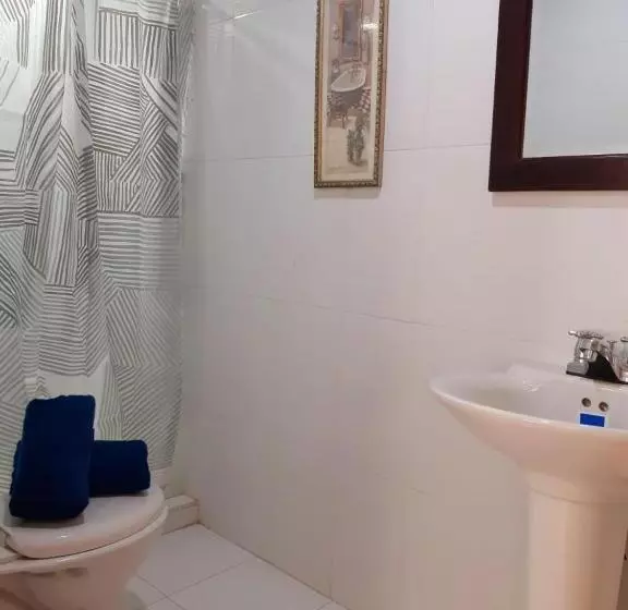 ペンション Joebi S House Walking Distance To Rocky Cay Beach Ideal For Families Or Groups