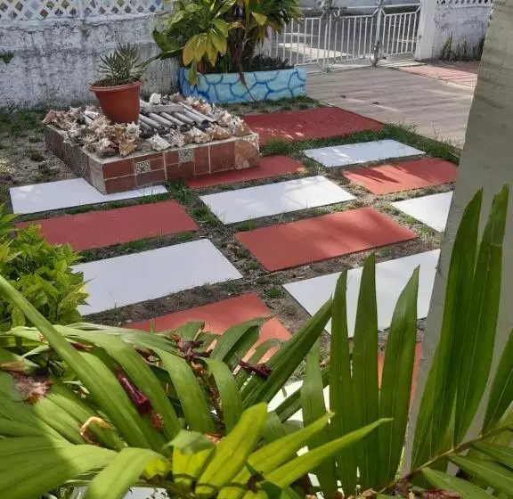 ペンション Joebi S House Walking Distance To Rocky Cay Beach Ideal For Families Or Groups