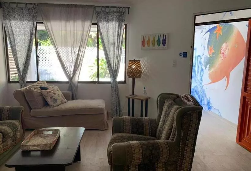 ペンション Joebi S House Walking Distance To Rocky Cay Beach Ideal For Families Or Groups