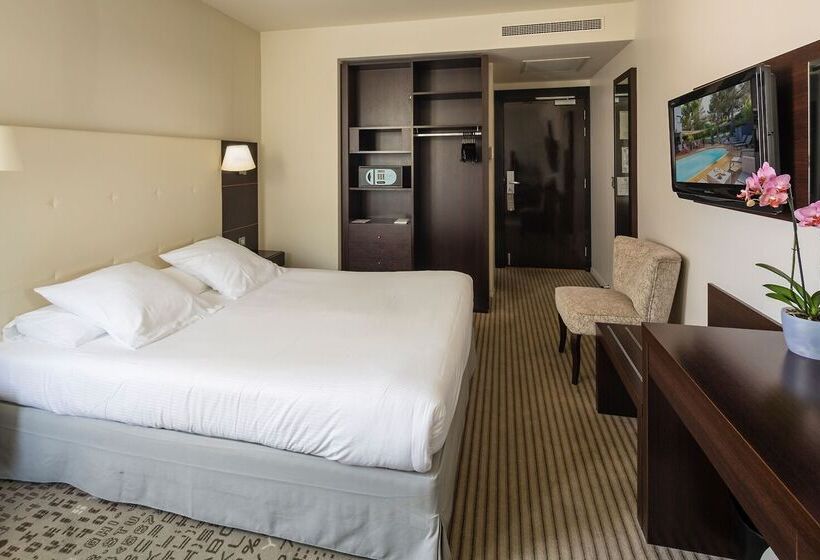 هتل Mercure Aix En Provence La Duranne Gare Tgv