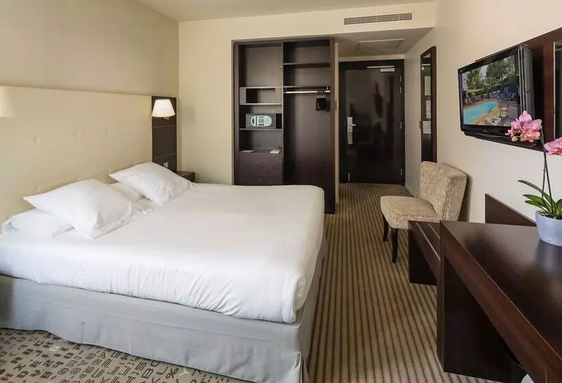 Hotel Mercure Aix En Provence La Duranne Gare Tgv