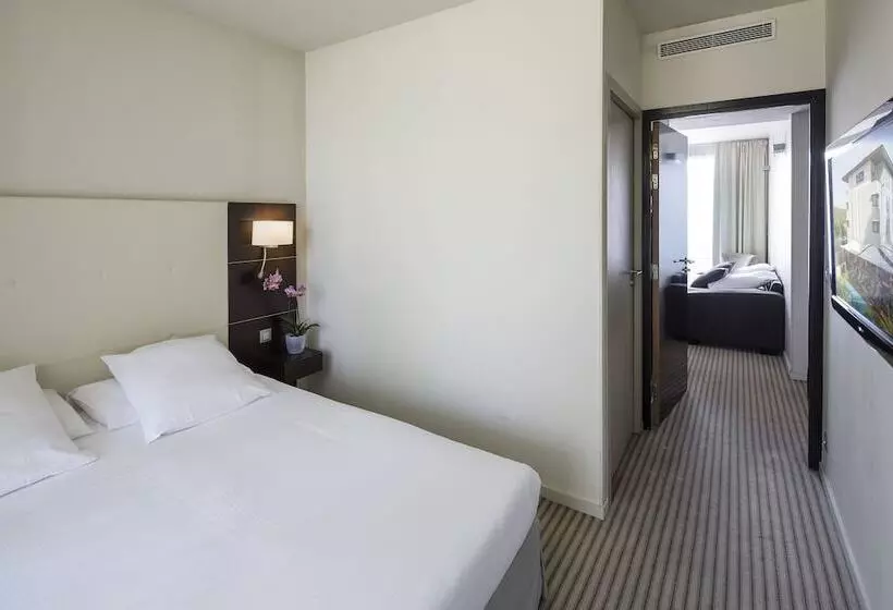 Hotel Mercure Aix En Provence La Duranne Gare Tgv