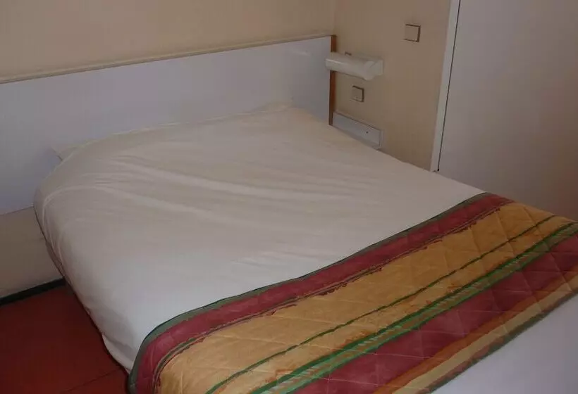 هتل Eco Relais Pau Nord