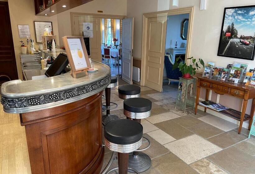 Отель Hôtel Et Restaurant Domaine De L Orangerie