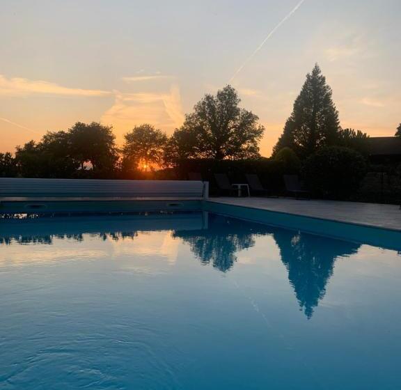 Отель Hôtel Et Restaurant Domaine De L Orangerie