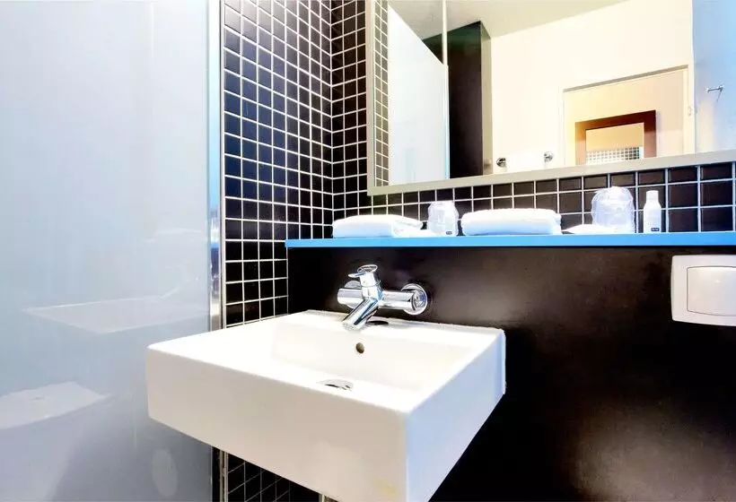 Отель Kyriad Viry Chatillon