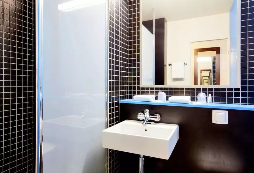 Отель Kyriad Viry Chatillon