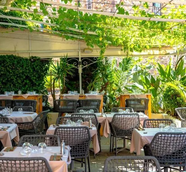 ホテル Les Palmiers