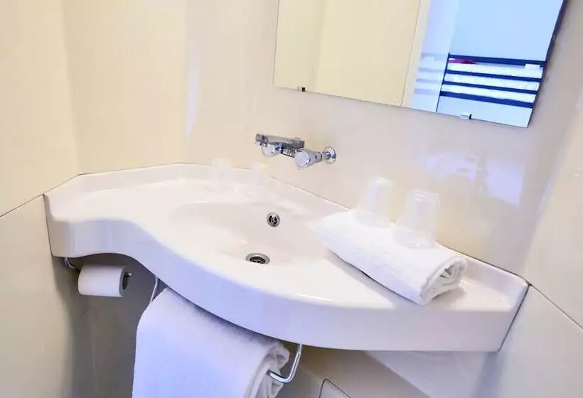 Отель Premiere Classe Dunkerque Est  Armbouts Cappel