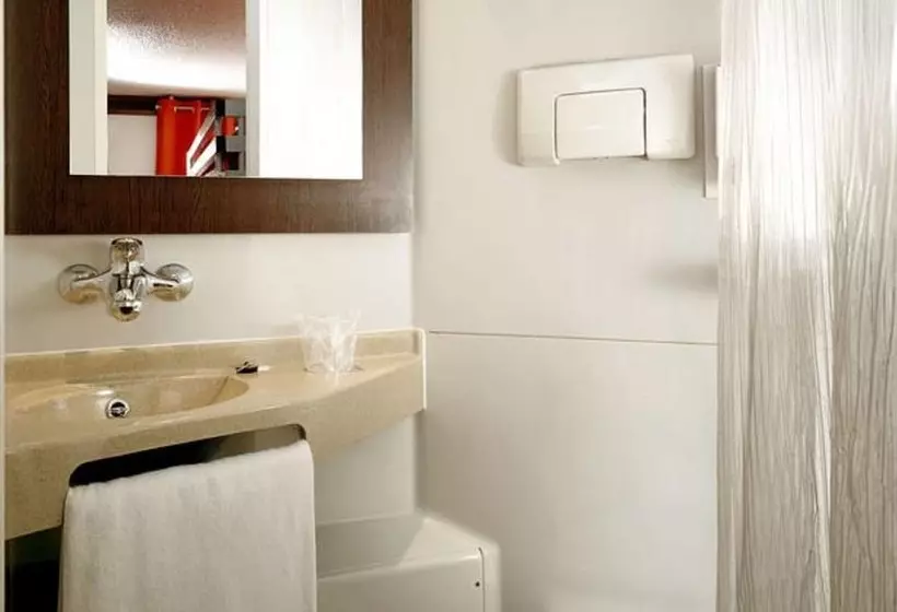 Отель Premiere Classe Dunkerque Est  Armbouts Cappel