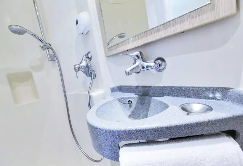 Отель Premiere Classe Dunkerque Est  Armbouts Cappel