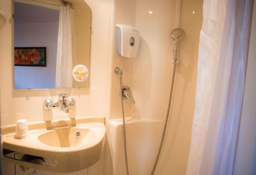 Отель Premiere Classe Lisieux